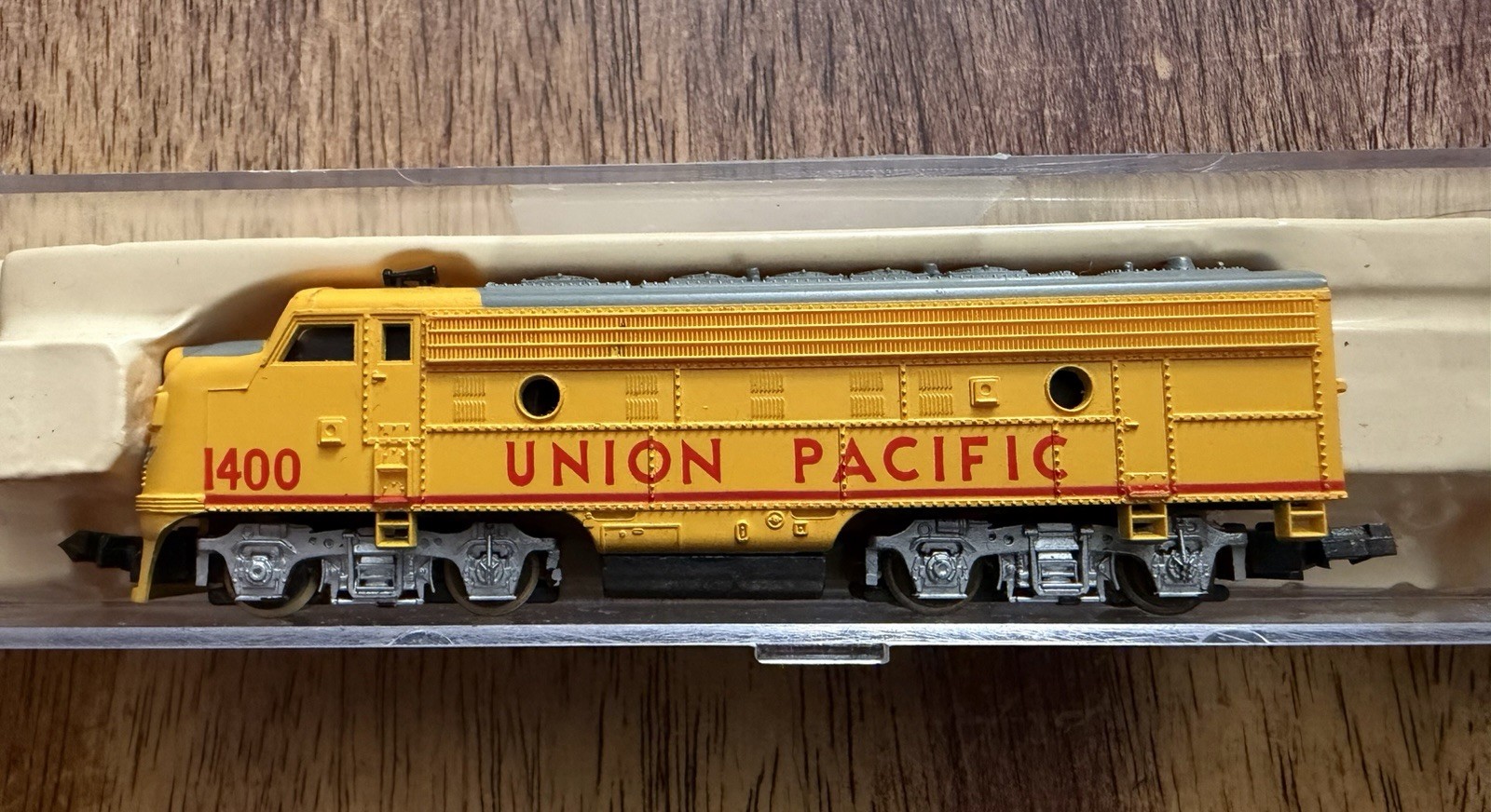 Life-Like Union Pacific #1400 F7 N Scale 1:160 Diesel DC Analog Bo-Bo 7752