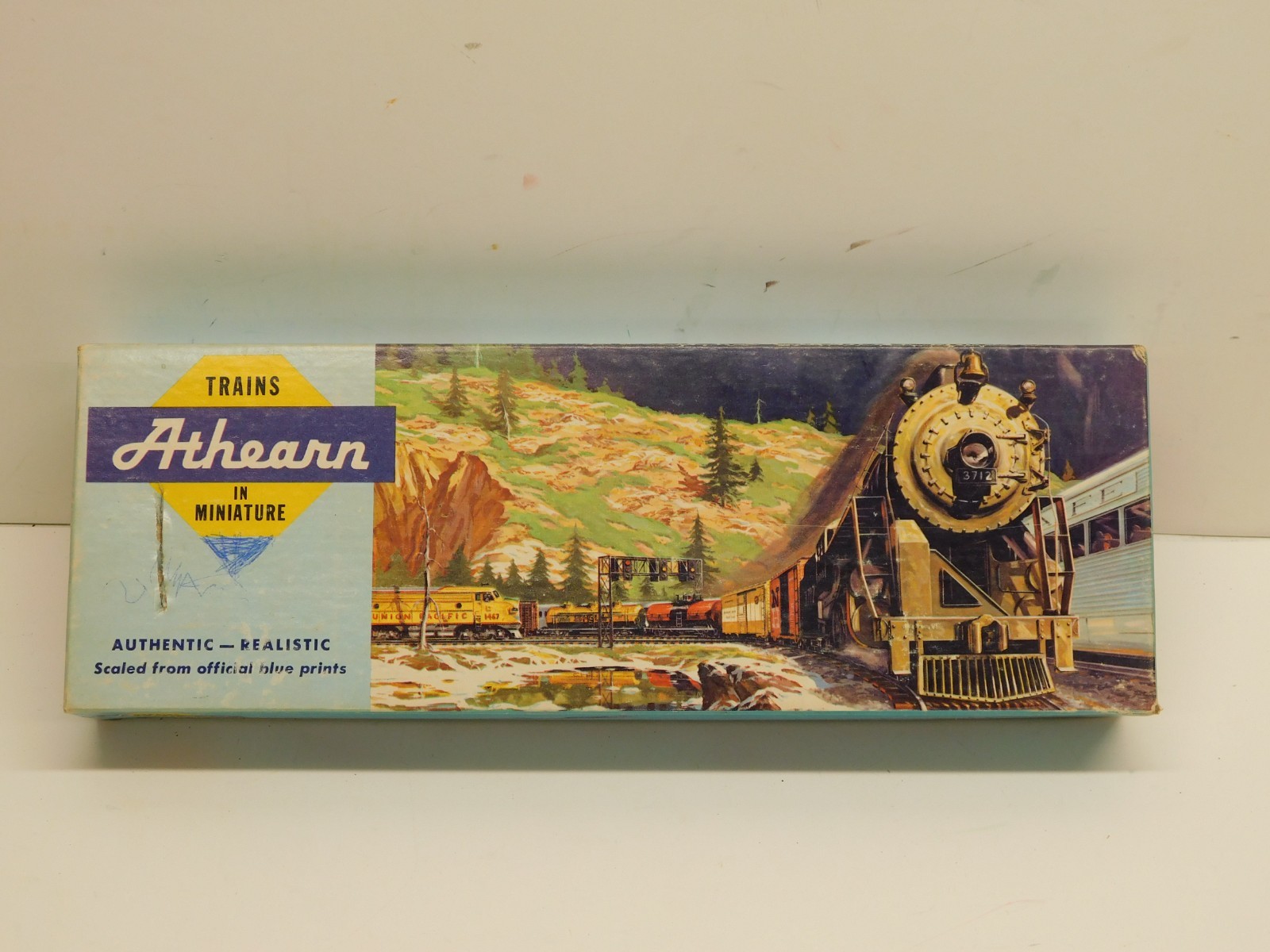 Athearn HO Blue Box Great Northern FP45 Diesel Engine #427-Unpowered Dummy