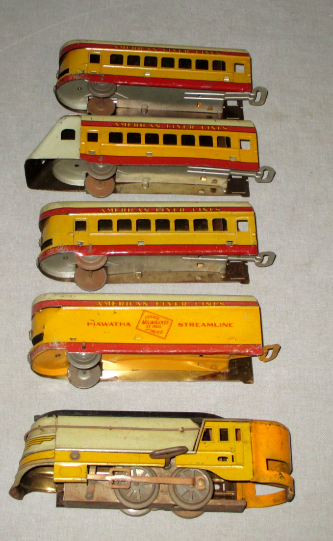 1930’S AMERICAN FLYER-PRE WAR- TIN WIND -UP HIAWATHA STREAMLINE 5 PC TRAIN SET