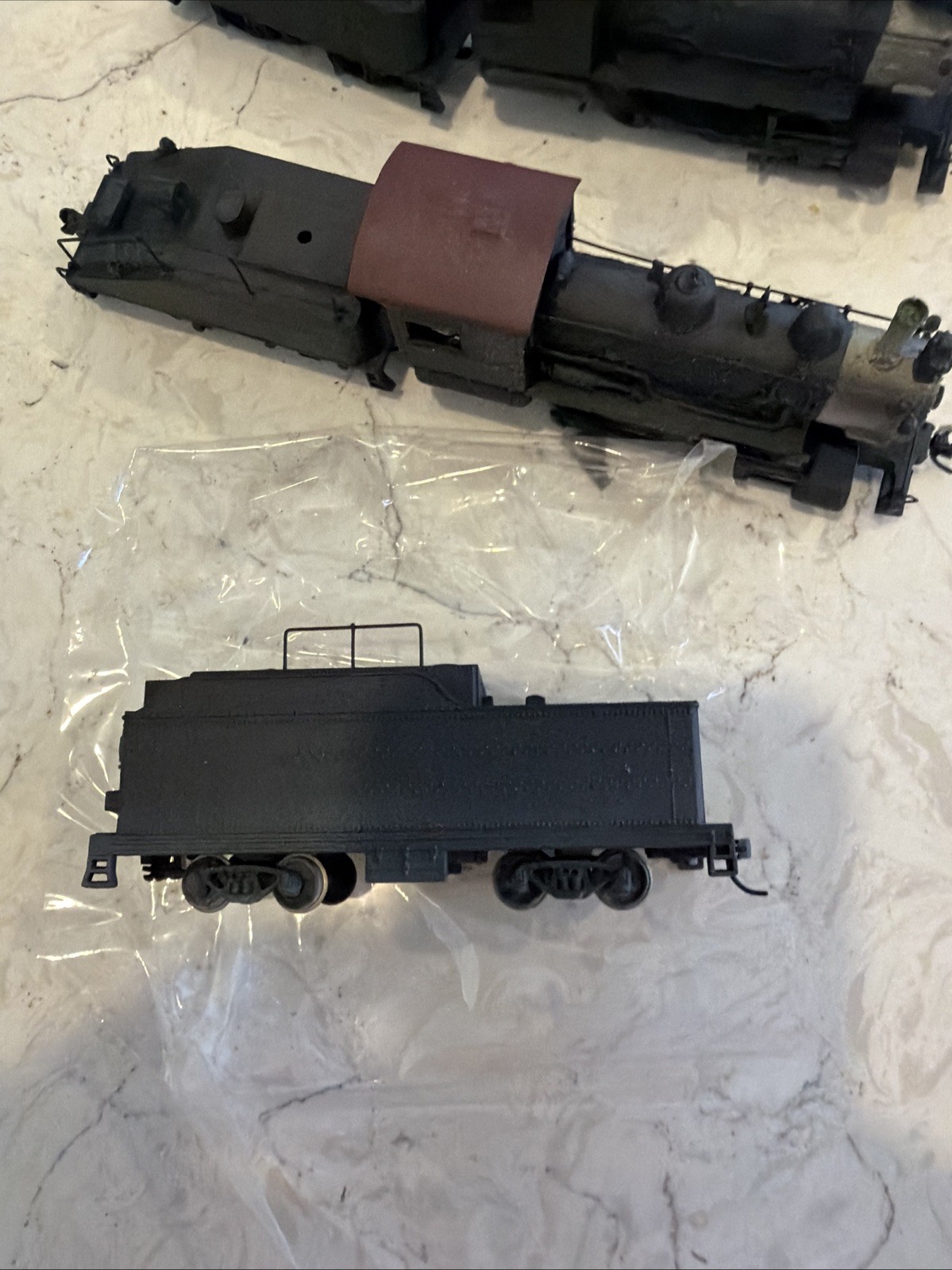 roundhouse 0-6-0 steam locomotives 2 & 3rd Tender