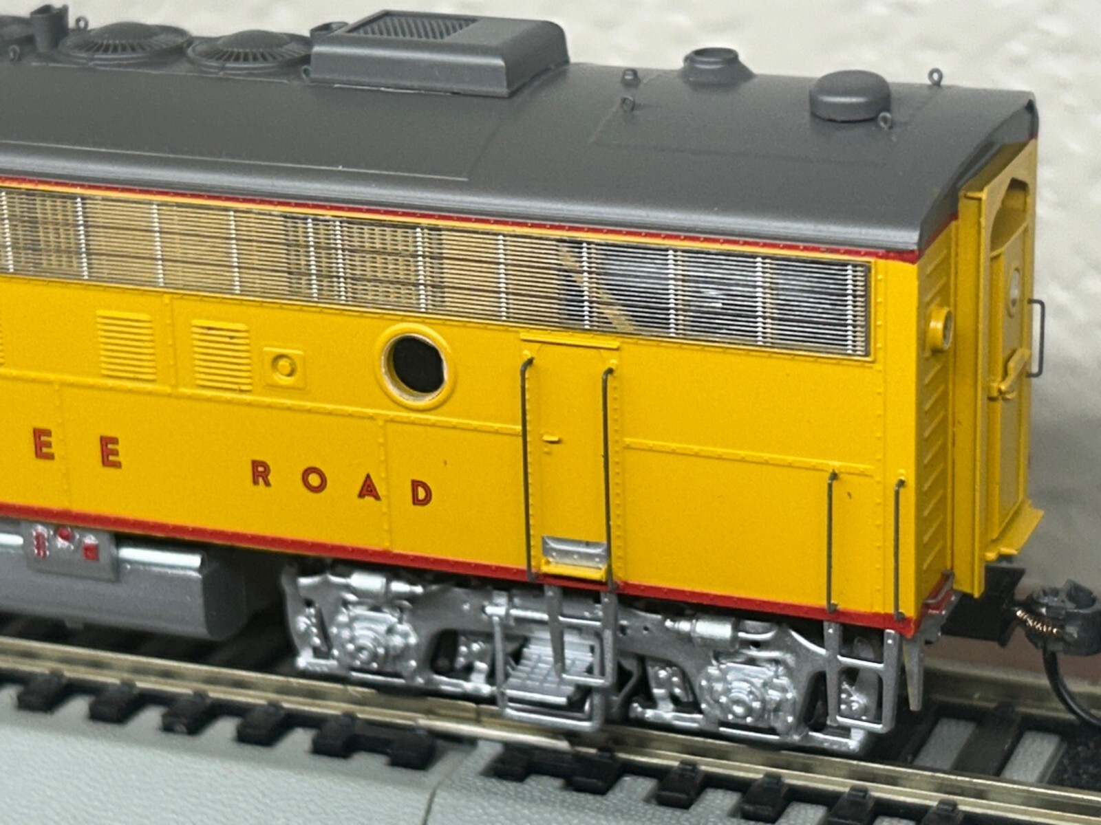 MILWAUKEE ROAD YELLOW FP7A – C unit #96C – DCC / QUANTUM SOUND HO Scale NEW OOP