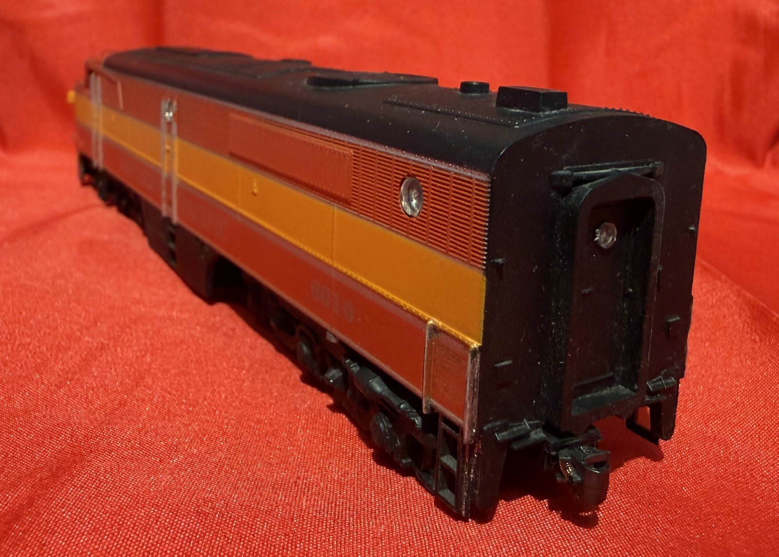 HO Athearn Southern Pacific 6010 Diesel Runs Great w/ Box Read
