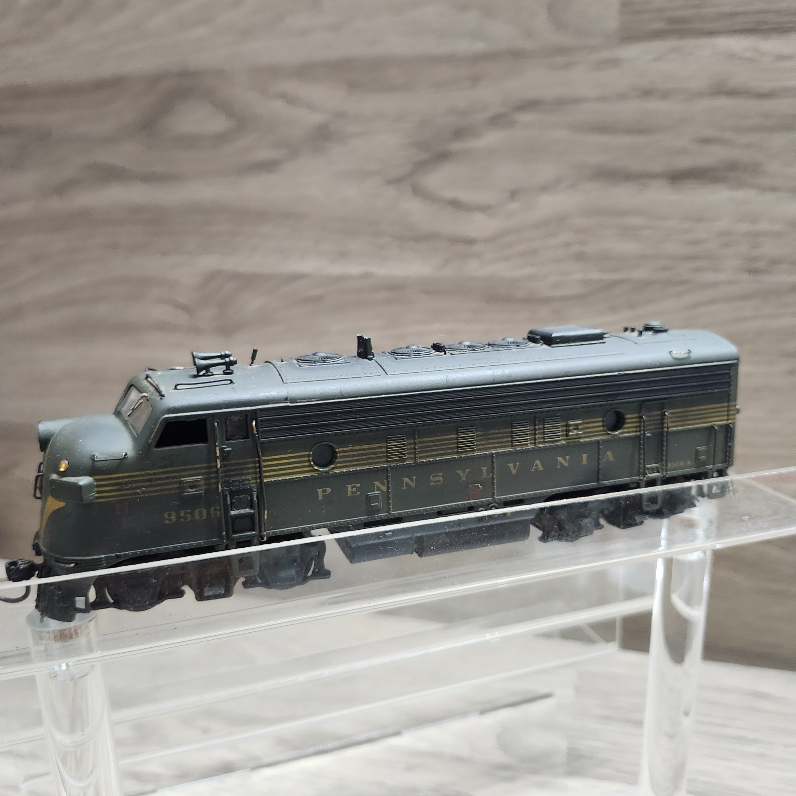 VINTAGE PENNSYLVANIA RAILROAD LOCOMOTIVE MODEL 9506 HO Scale