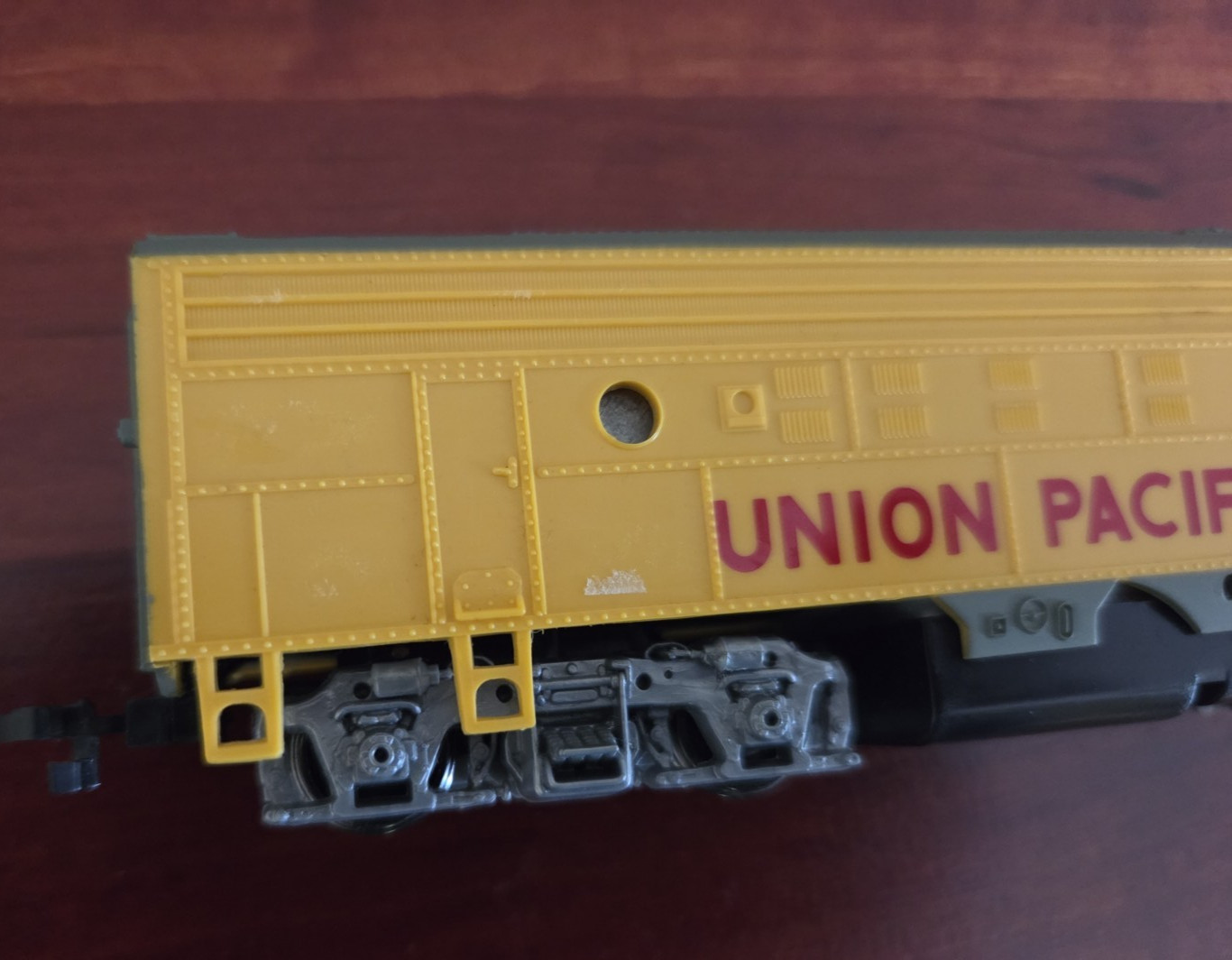 Union Pacific Train Engine 1206 Model Railroad Bachman HO 0506 EMD F9 Yellow