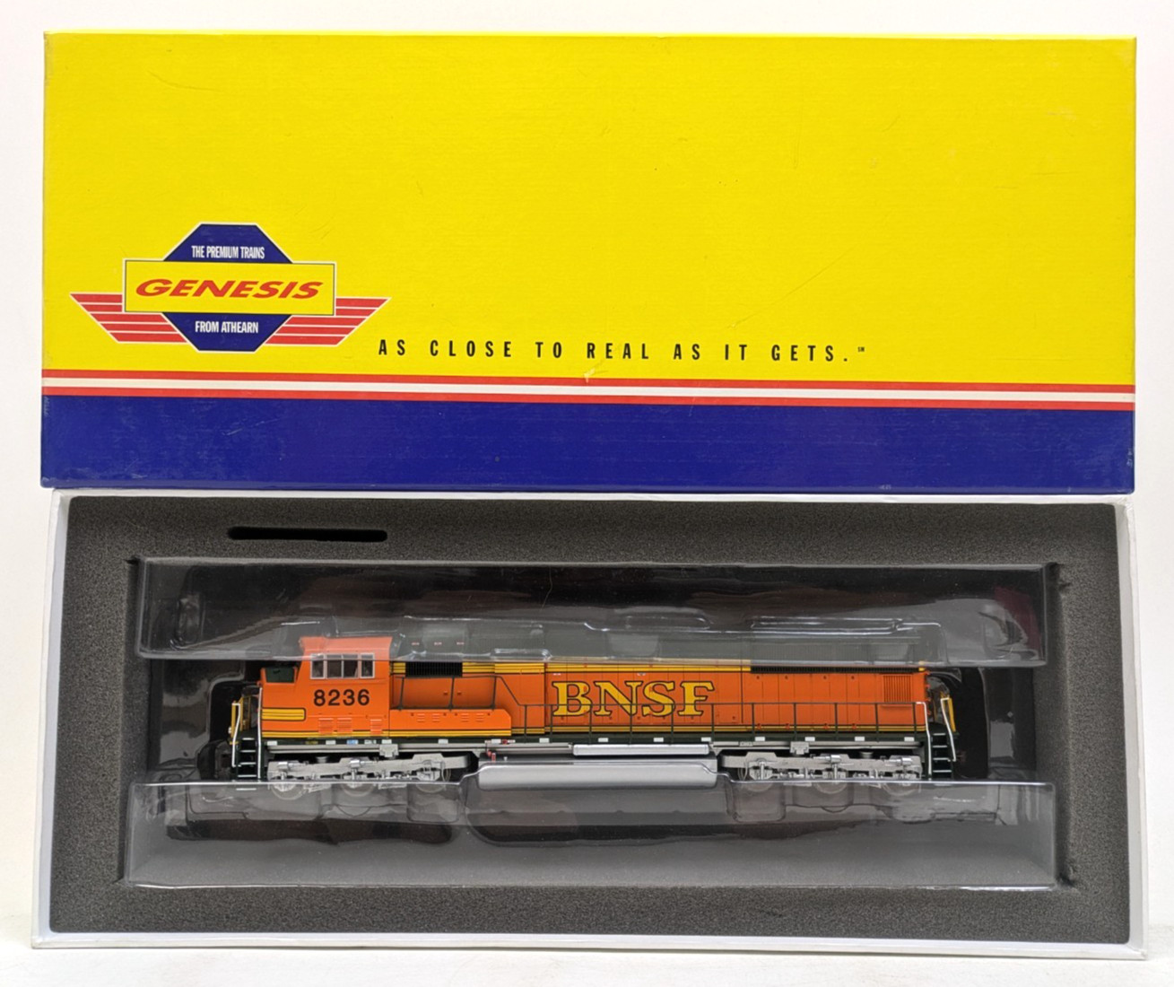 Athearn Genesis G6175 HO BNSF Premium Heritage Diesel Locomotive SD-75M #8236