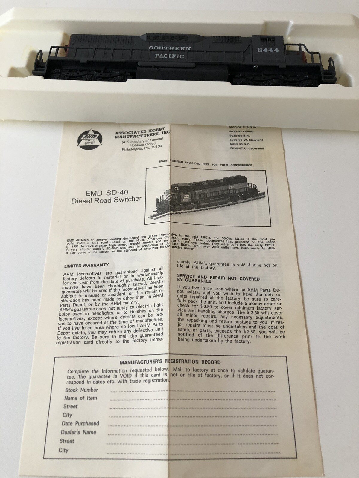 AHM SD-40 w/ Fly Wheel 5030-06 S.P. Southern Pacific 8444 HO Train Locomotive
