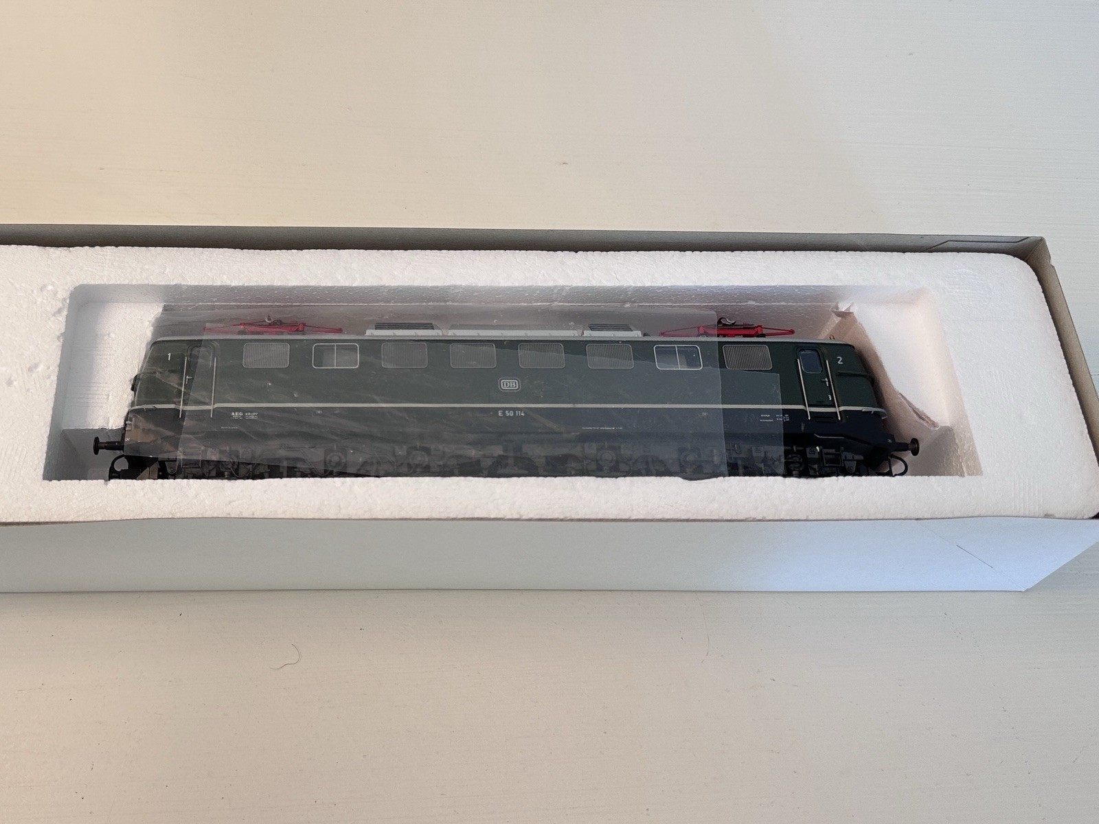 Roco HO 43584 electric locomotive of the DB class E 50 – very good /w box