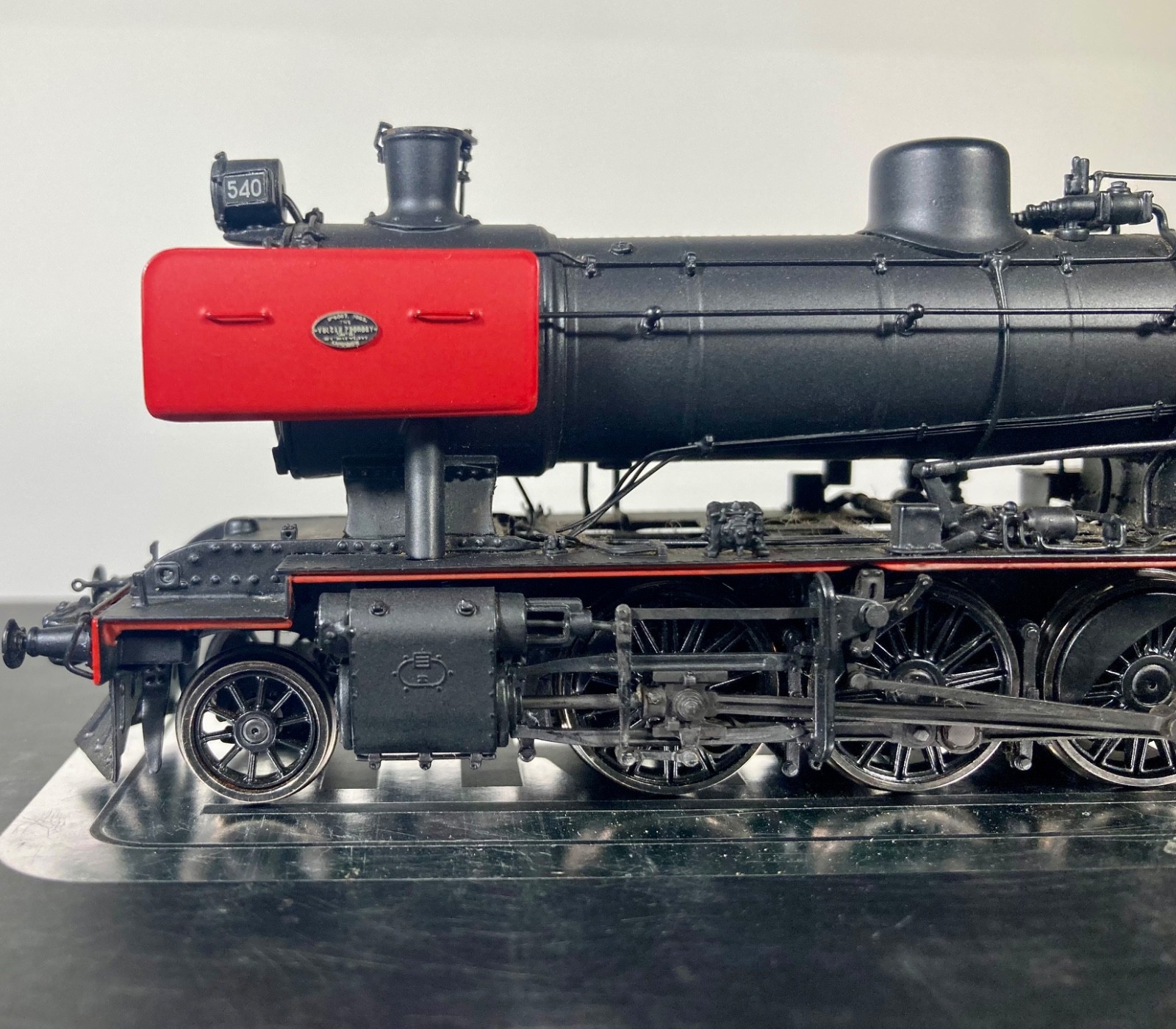 Trainbuilder – Victorian Railways – J Class # J540 Black & Red Steam Locomotive