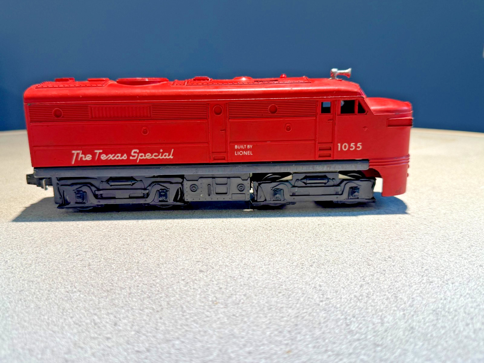 VINTAGE LIONEL POSTWAR 1959 LIONEL #1055 TEXAS SPECIAL DIESEL LOCOMOTIVE