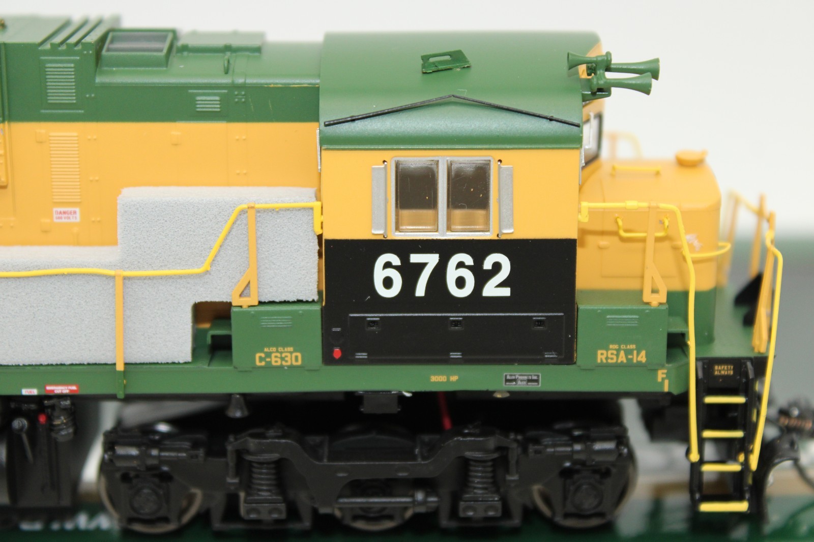 Bowser HO Conrail Reading Patch Alco C630 Diesel Locomotive #6762 DCC Ready LED