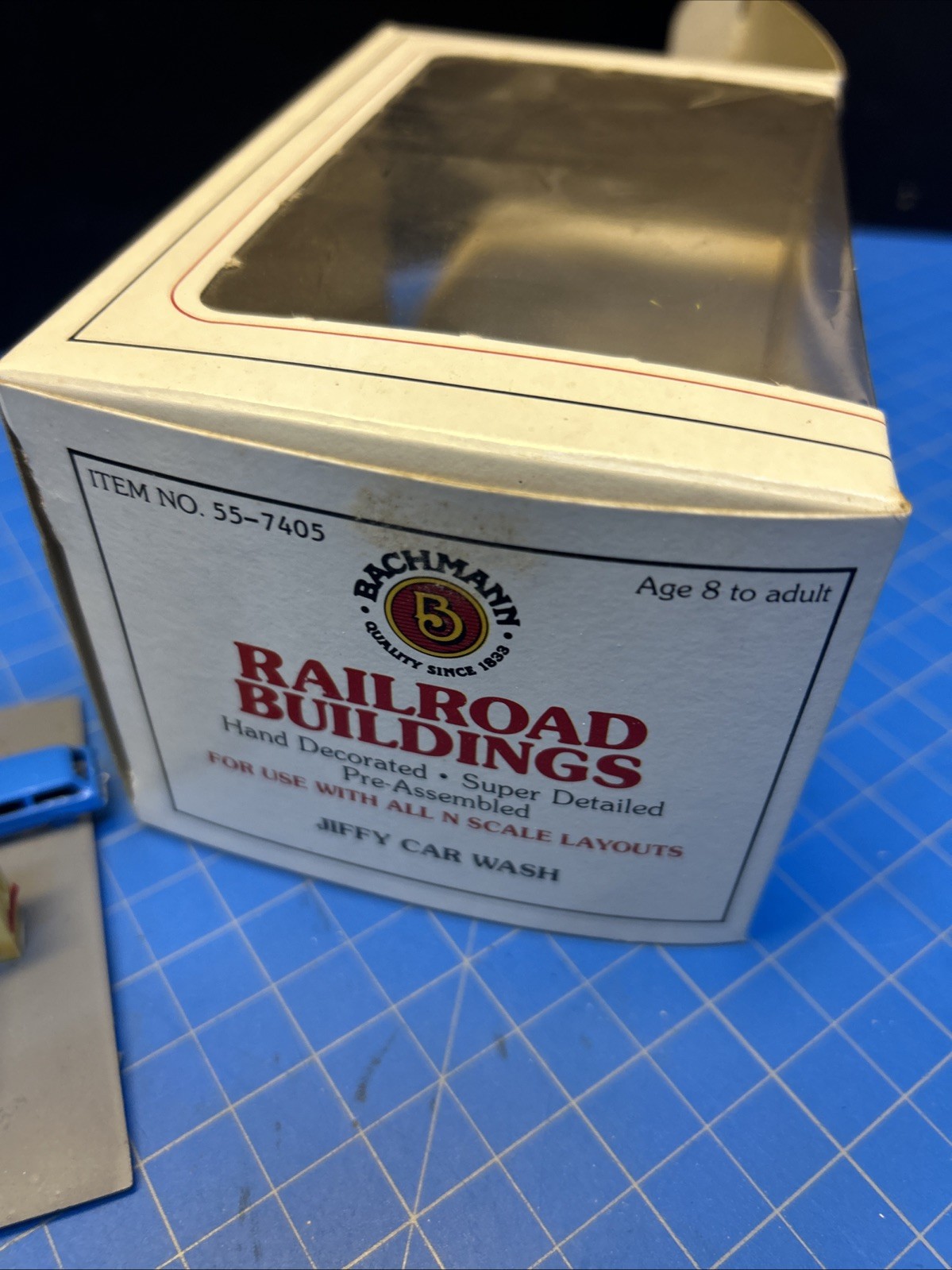 This is Bachmann 55-7405 N Scale Pre-Assembled Jiffy Car Wash Vtg