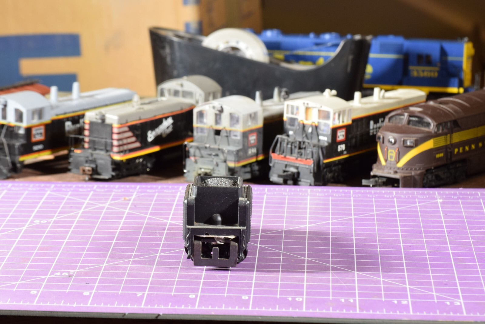 Coal Tender undecorated 2.8 HO Gauge train car, brass screws hold trucks