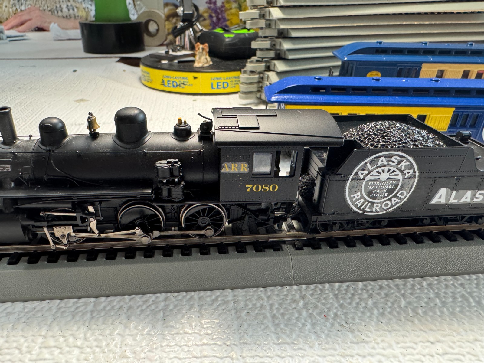 🚂 HO BACHMANN CUSTOM PAINTED ALASKA PASSENGER SET, TRACK,DCC CONTOLLER 💥 H4005