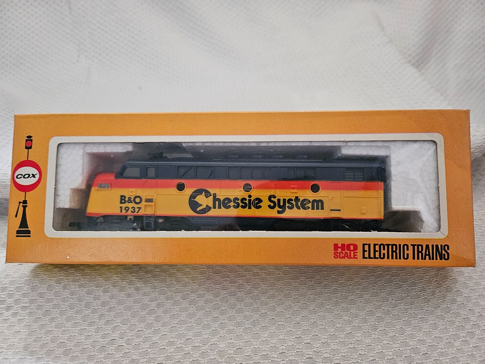 Vintage Cox HO Scale Chessie F3 Locomotive No. 6110-9