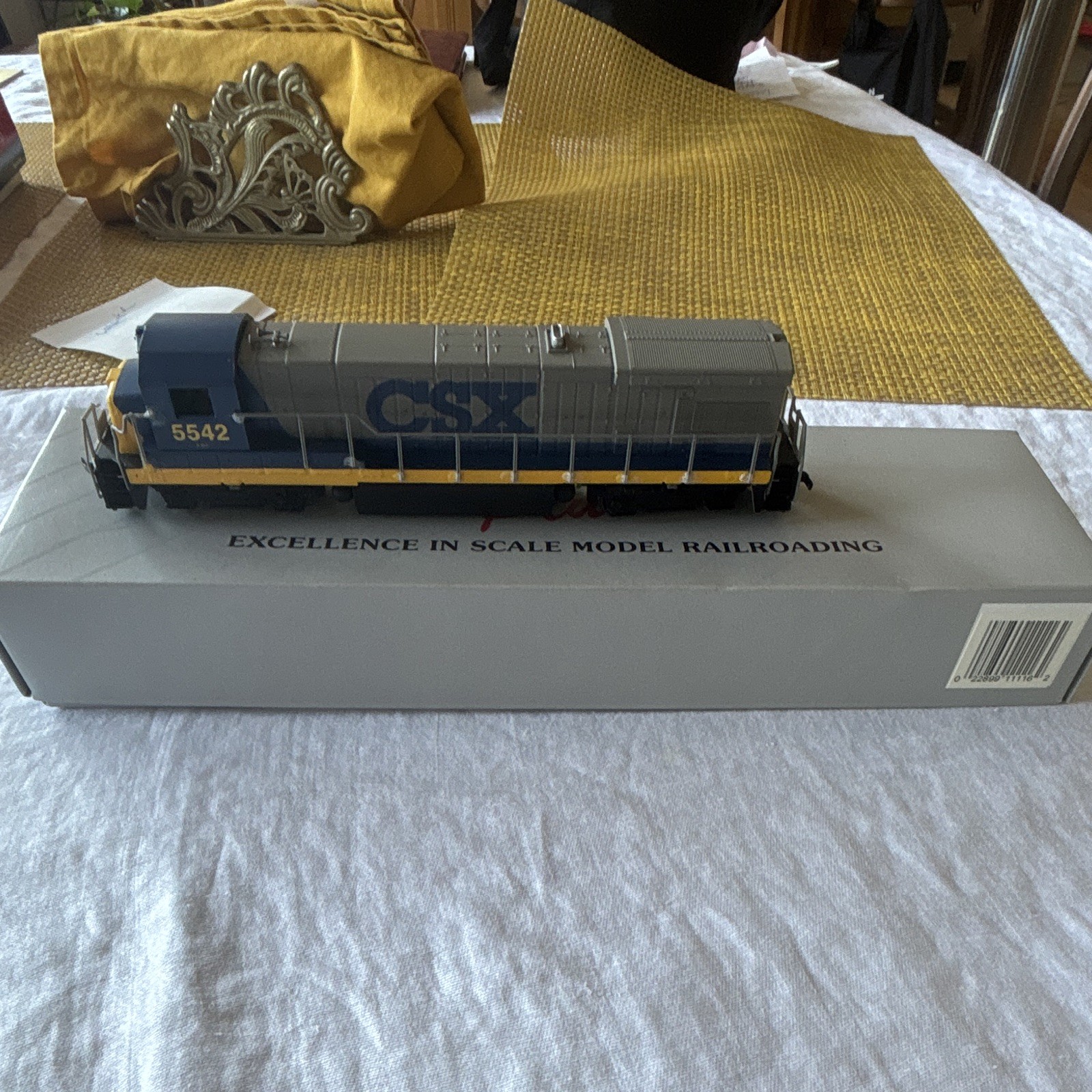 Bachmann Plus HO GE B30-7 CSX #5542 Diesel Locomotive DC Analog 11116
