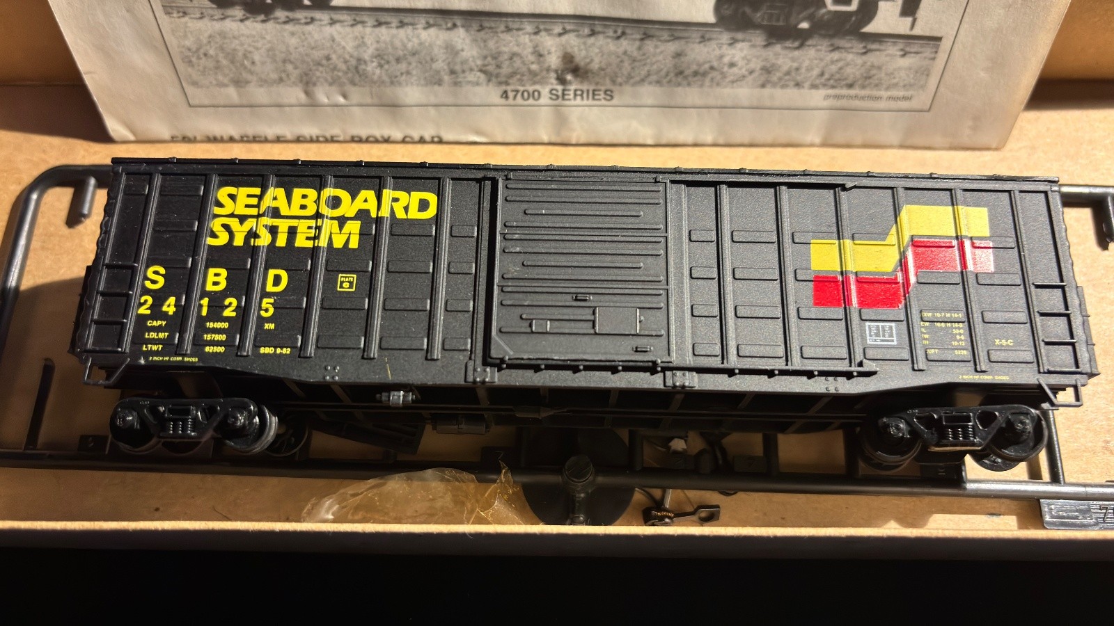 Walthers HO Seaboard System 4700 Series Boxcar SBD 24125 Original Box