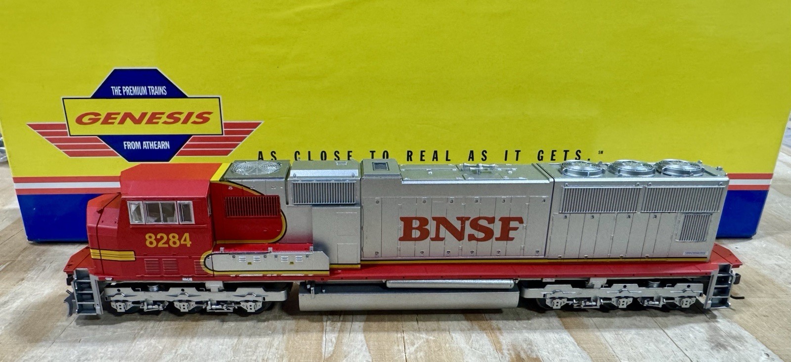 Athearn Genesis G6147 HO SD75 BNSF Rd #8284 New!