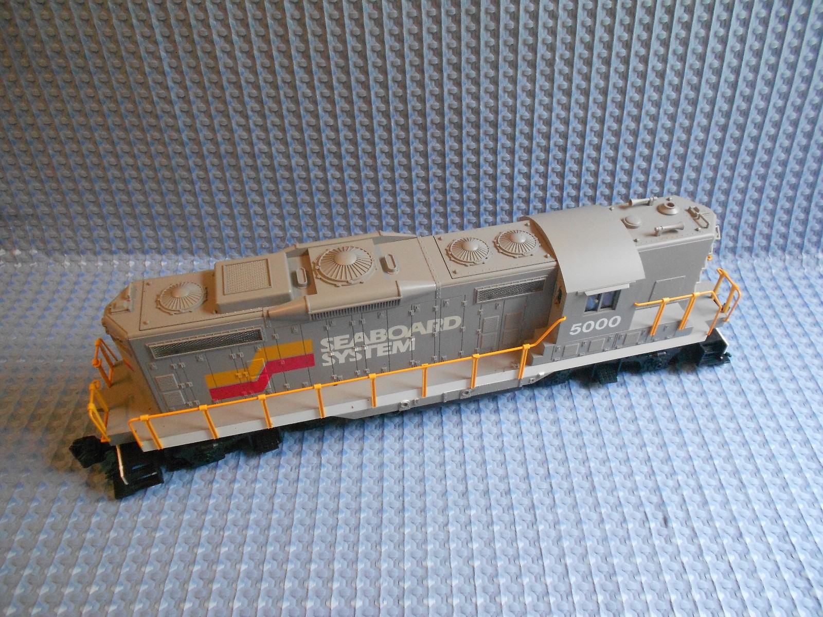 LIONEL 8-85000 G Scale SEABOARD SYSTEM GP-9 DIESEL LOCOMOTIVE LIONEL 8-85000