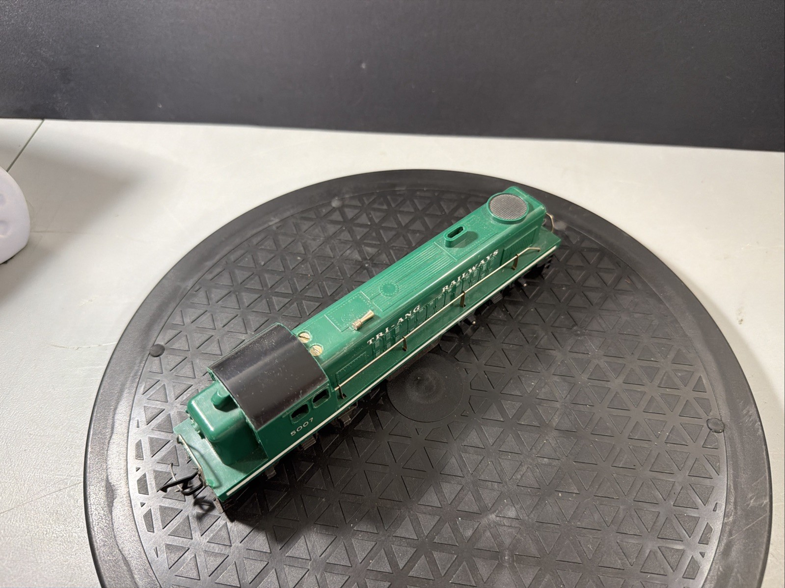 TRI-ANG LOCOMOTIVE R.155 TRANSCONTINENTAL BO-BO ROAD SWITCHER DIESEL #5007 F.16