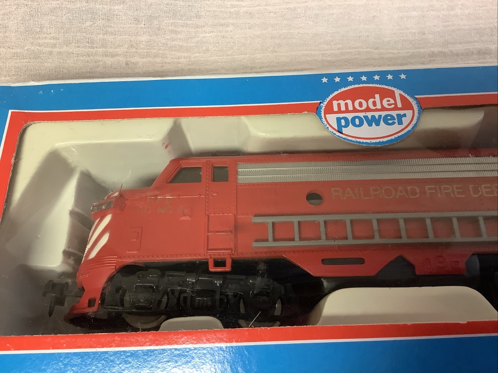 HO Railroad Fire Dept. Company No. 6 Diesel Locomotive EMD F9 – Model Power