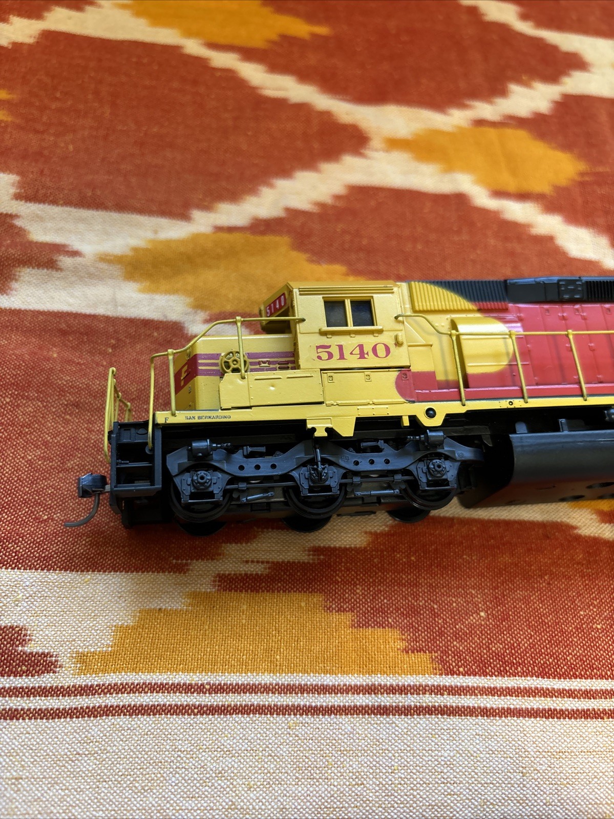 Santa Fe 5140 Red & Yellow, HO Used Locomotive