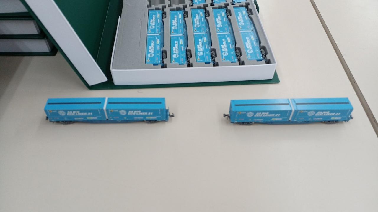 KATO Ecoliner 10-1983 Koki 105 Long Pass Express