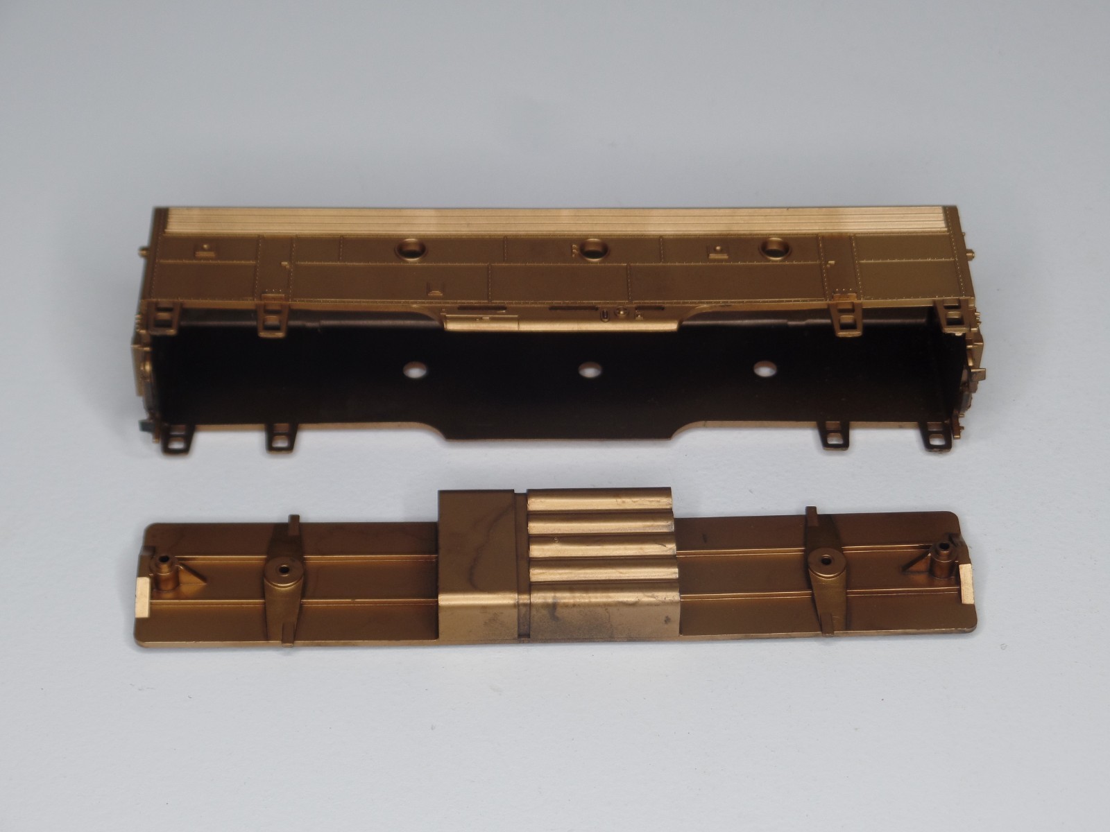 Globe Models HO Scale 1:87 Gold Diesel Streamliner Kit B89 EMD F7-B Unit Unbuilt