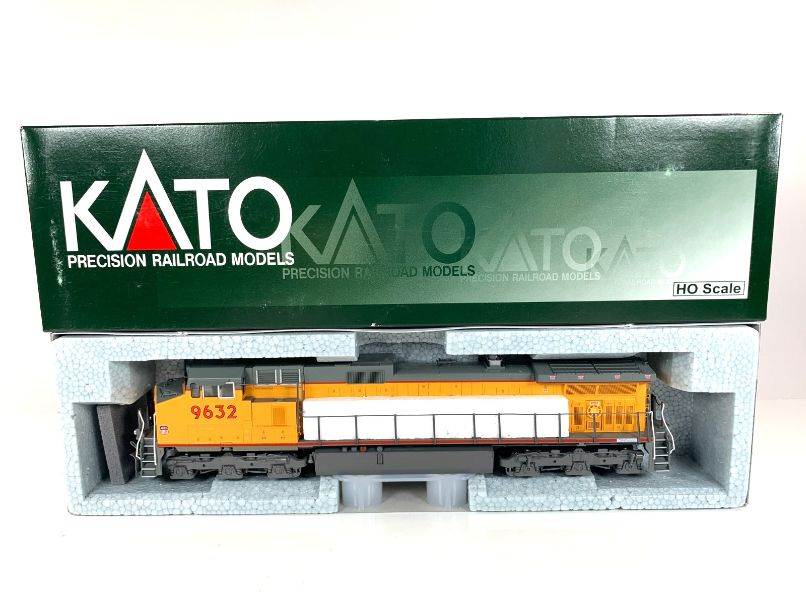 HO Kato 37-6632 Union Pacific #9632 GE C44-9W Diesel – DC only