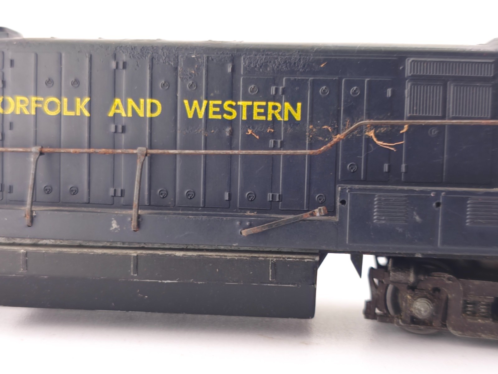 Athearn HO Scale Norfolk & Western U25B Diesel Locomotive N&W 1903 NEEDS WORK