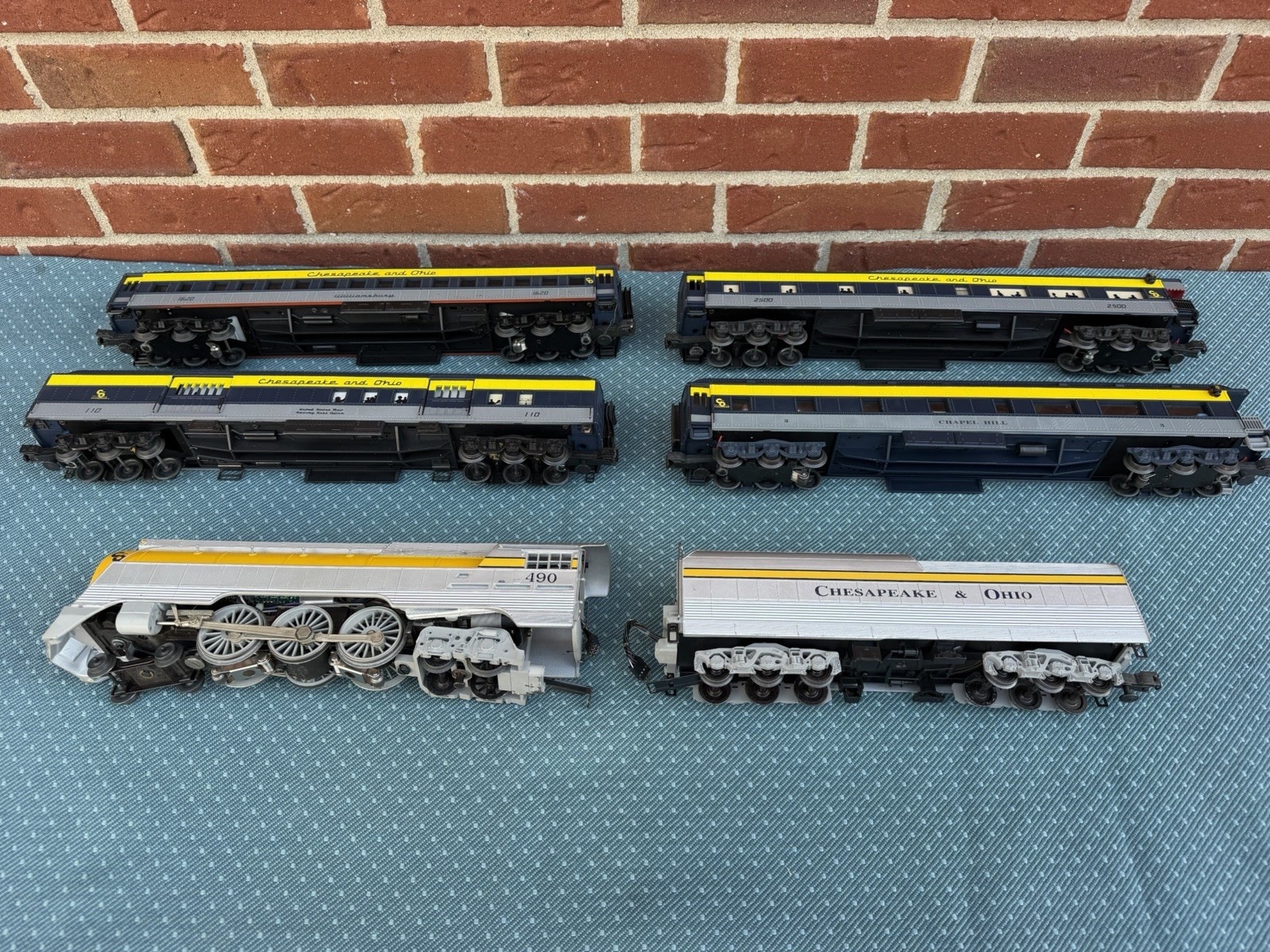 O Gauge Lionel 4-6-4 Hudson Chesapeake & Ohio #490 TMCC 18043 & 4 Passenger Cars