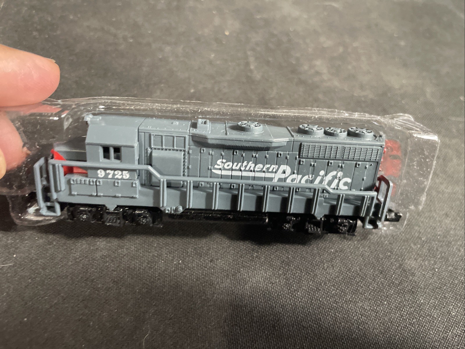Southern Pacific Locomotive # 9725 Model Train No 418 High Speed N Scale w Box