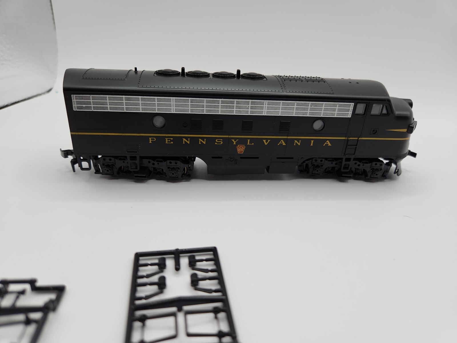 Stewart Kato #8440 HO Scale “PRR” F3A Phase 4 Diesel Un-numbered