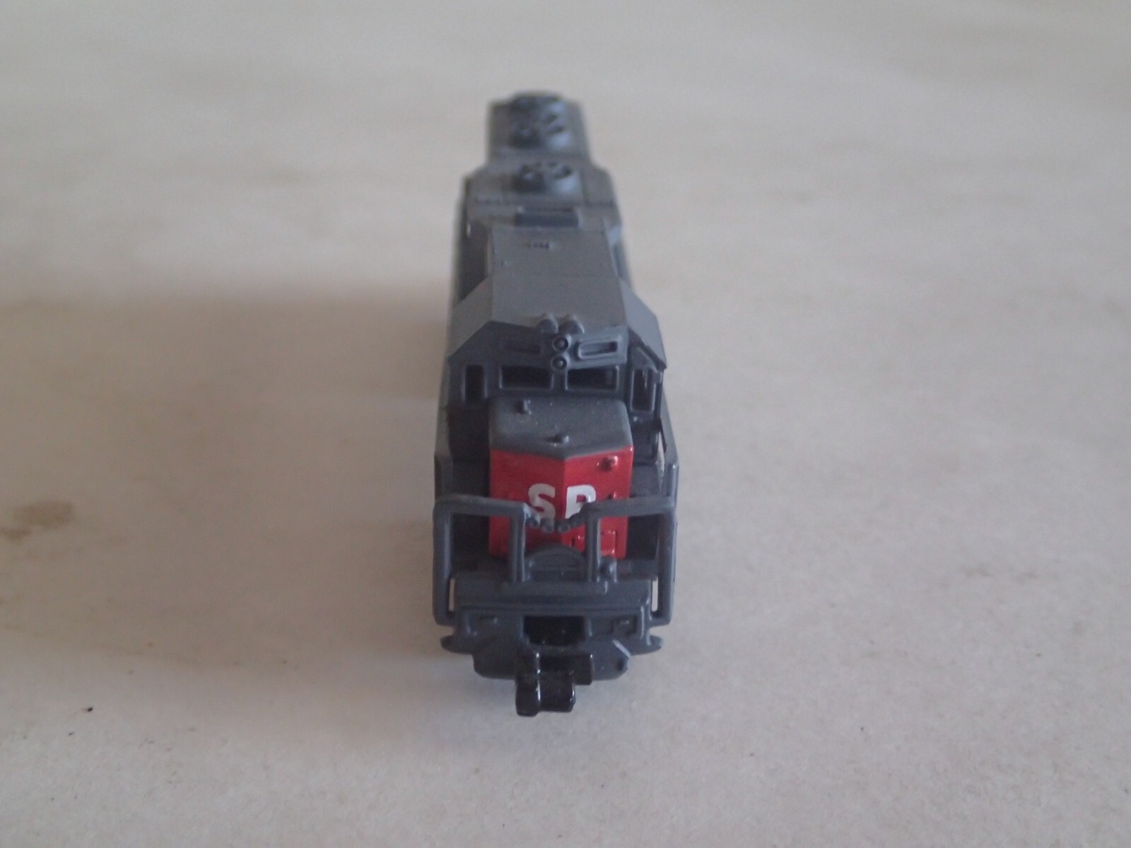 Southern Pacific Toy Train No 418 High Speed 9725, Collector Locomotive w/Tracks