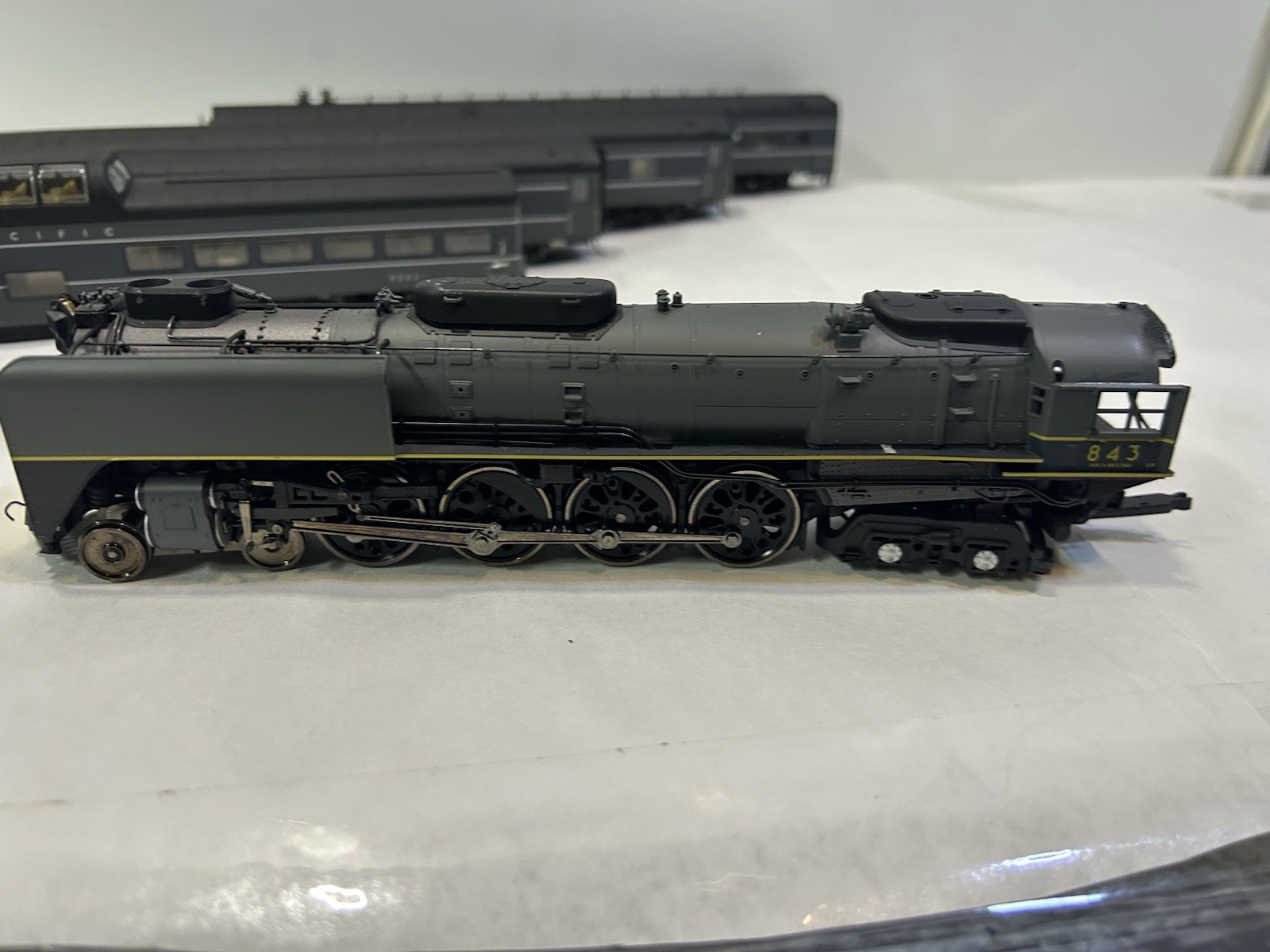 Rivarossi R5470 Steam Locomotive Union Pacific #843 Bonus 4 Rivarossi Cars