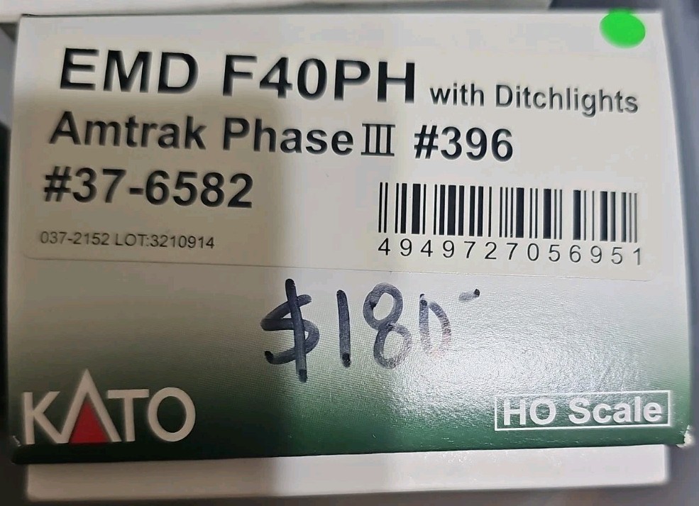 kato ho scale EMD F40PH with Ditchlights Amtrak Phase III #396