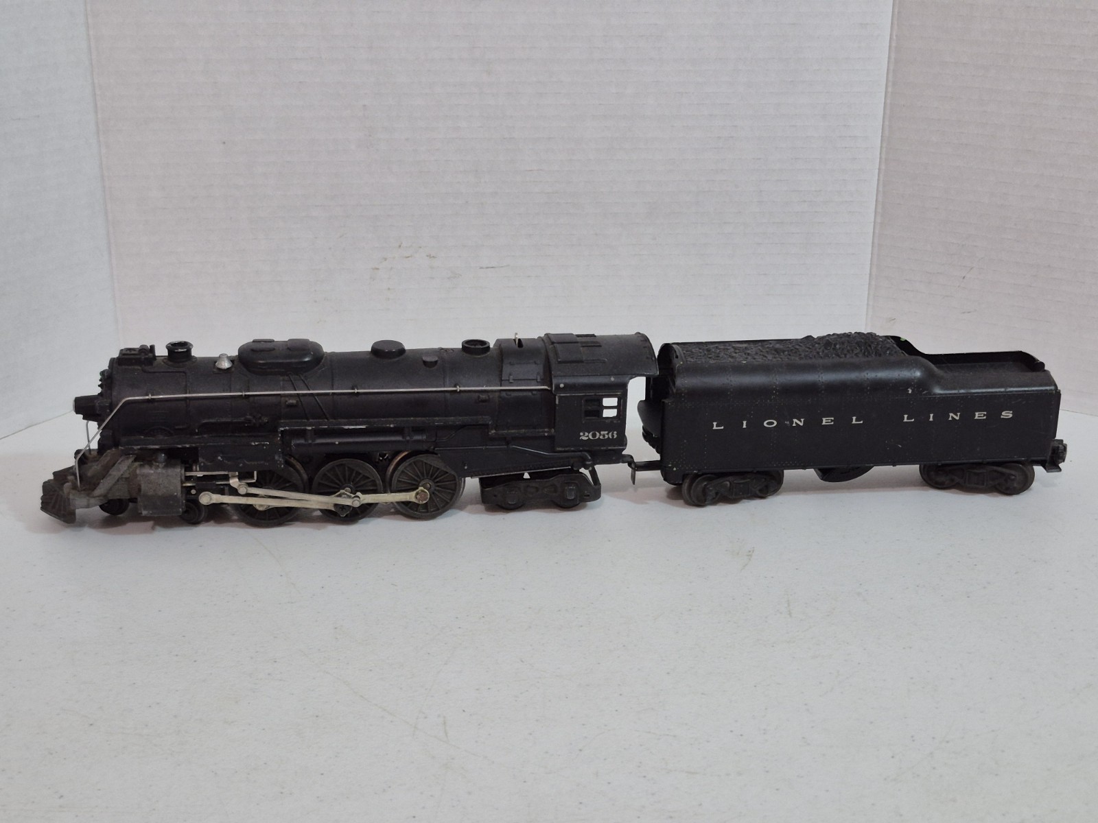 Vintage Lionel 2056 O 4-6-4 Steam Locomotive w/2046W Tender Parts or Repair