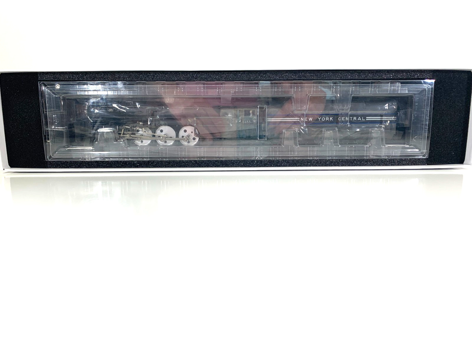 HO Broadway Ltd Hybrid 6822 NYC Dreyfuss Hudson #5453 , DC/DCC Paragon 4, smoke