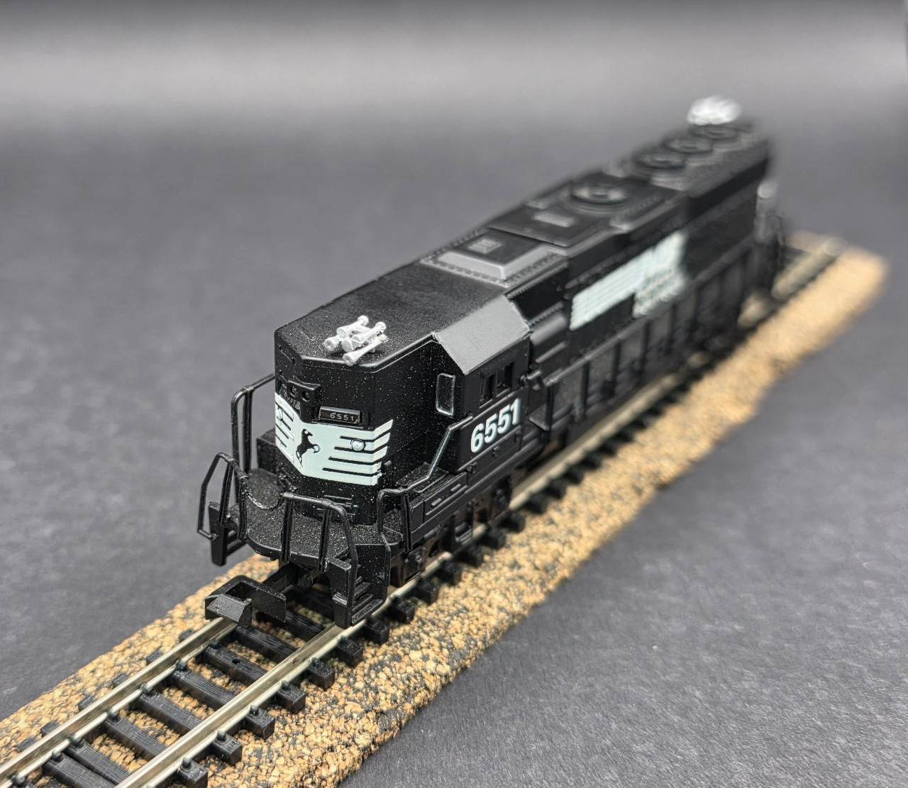 N scale 61291 DIESEL W/8WHEEL DRIVE GP 50 NORFOLK & SOUTHERN NIB READ