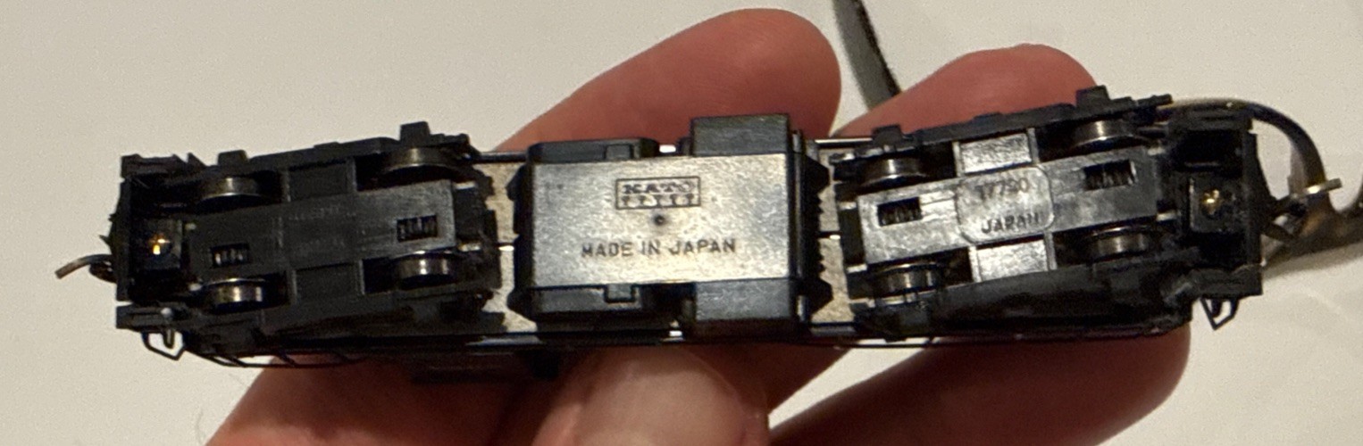 Kato 8103 RS-1 Diesel Locomotive Santa Fe #2394 Blue/Yellow Knuckle Coupler EUC