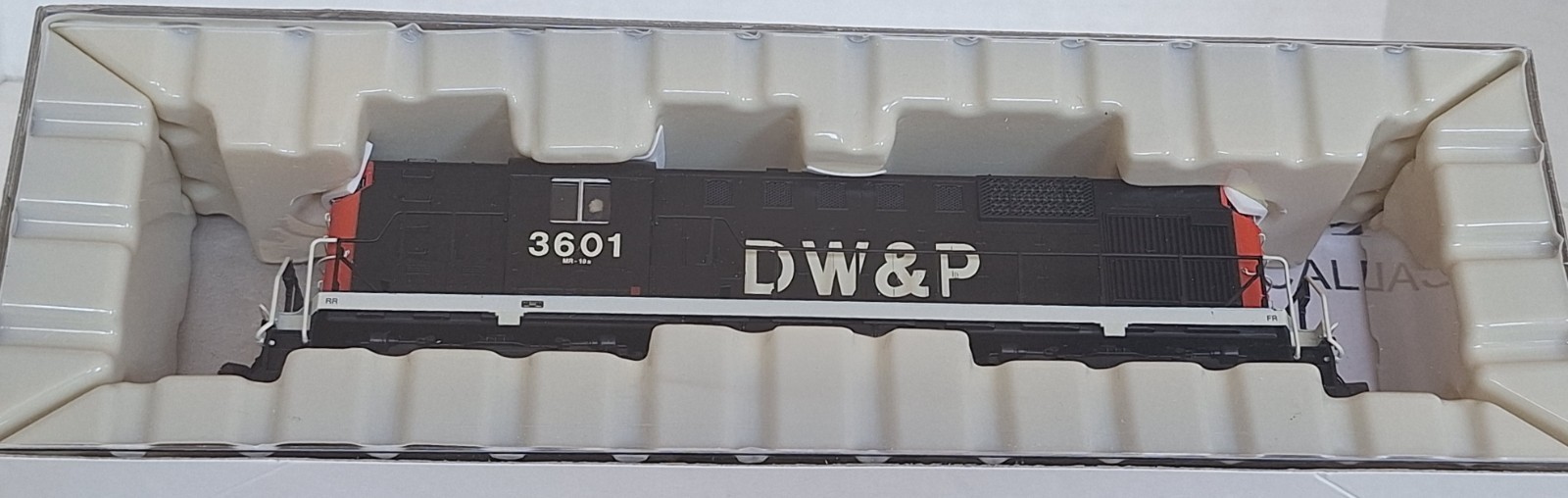 Atlas Classic Silver 20001230 HO RS-11 Duluth Winnipeg & Pacific #3601 (Lot 1)