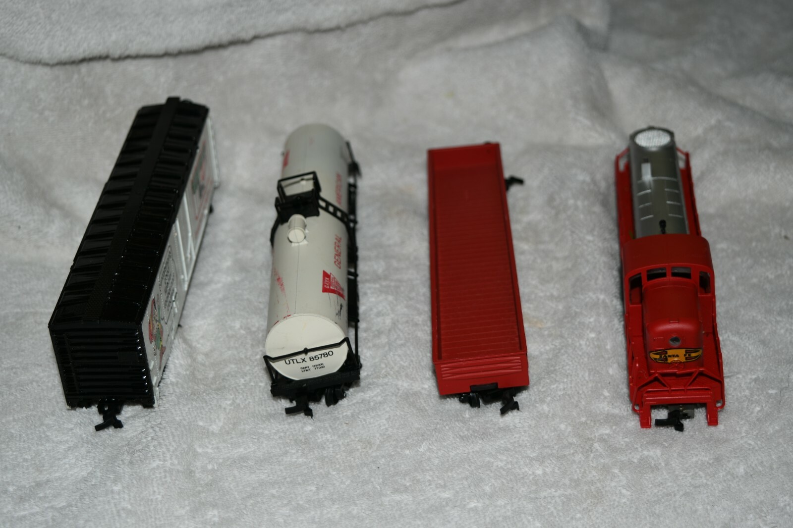 VINTAGE LOT 3 Cars Plus AHM SANTA FE #5707 DIESEL LOCOMOTIVE BUNDLE Clean 2H