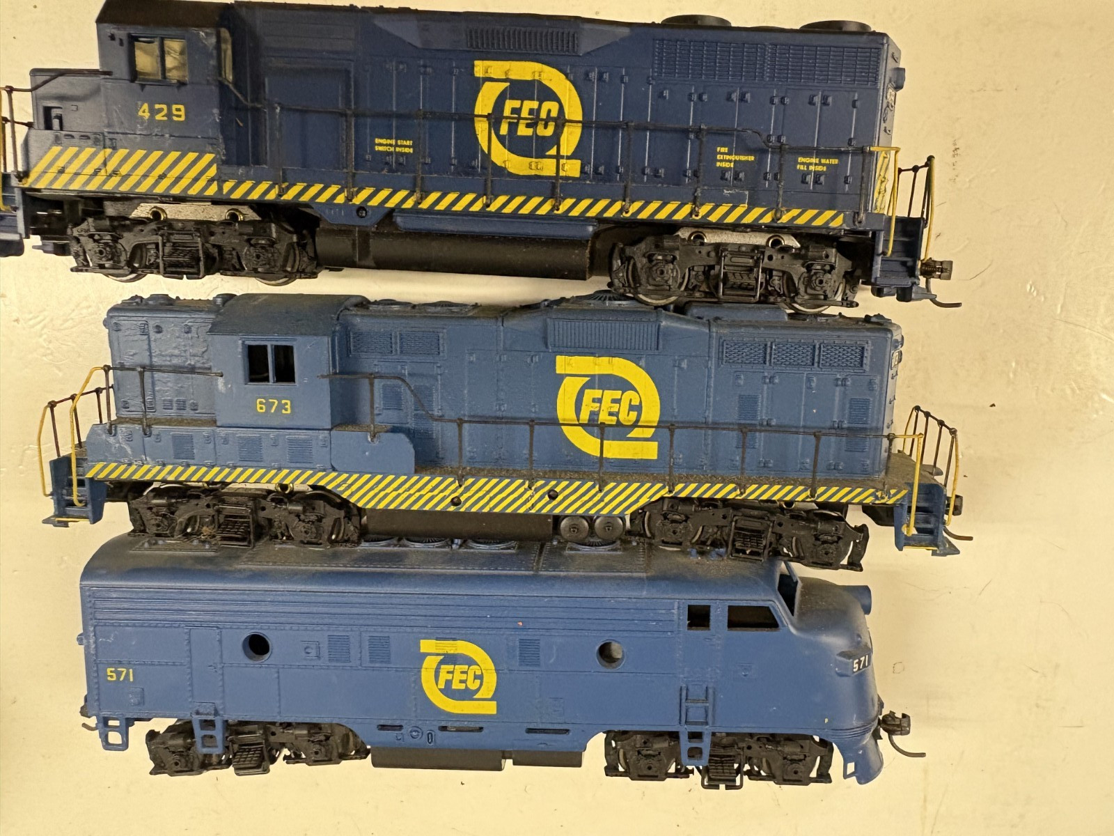 Athearn HO Scale 2ea GP 1 ea f Unit Florida East Coast ALL Powered UNTESTED