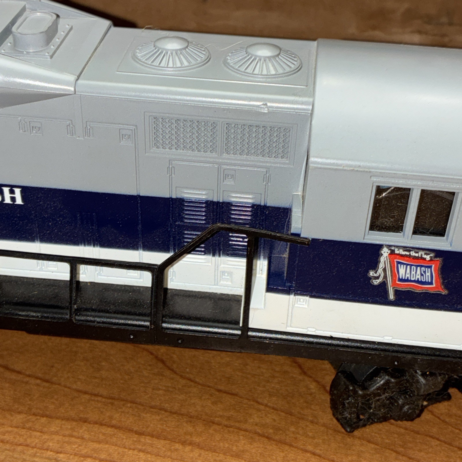 Lionel 6-8587 O Gauge Wabash GP9 Diesel Locomotive (JCP) #484 LN