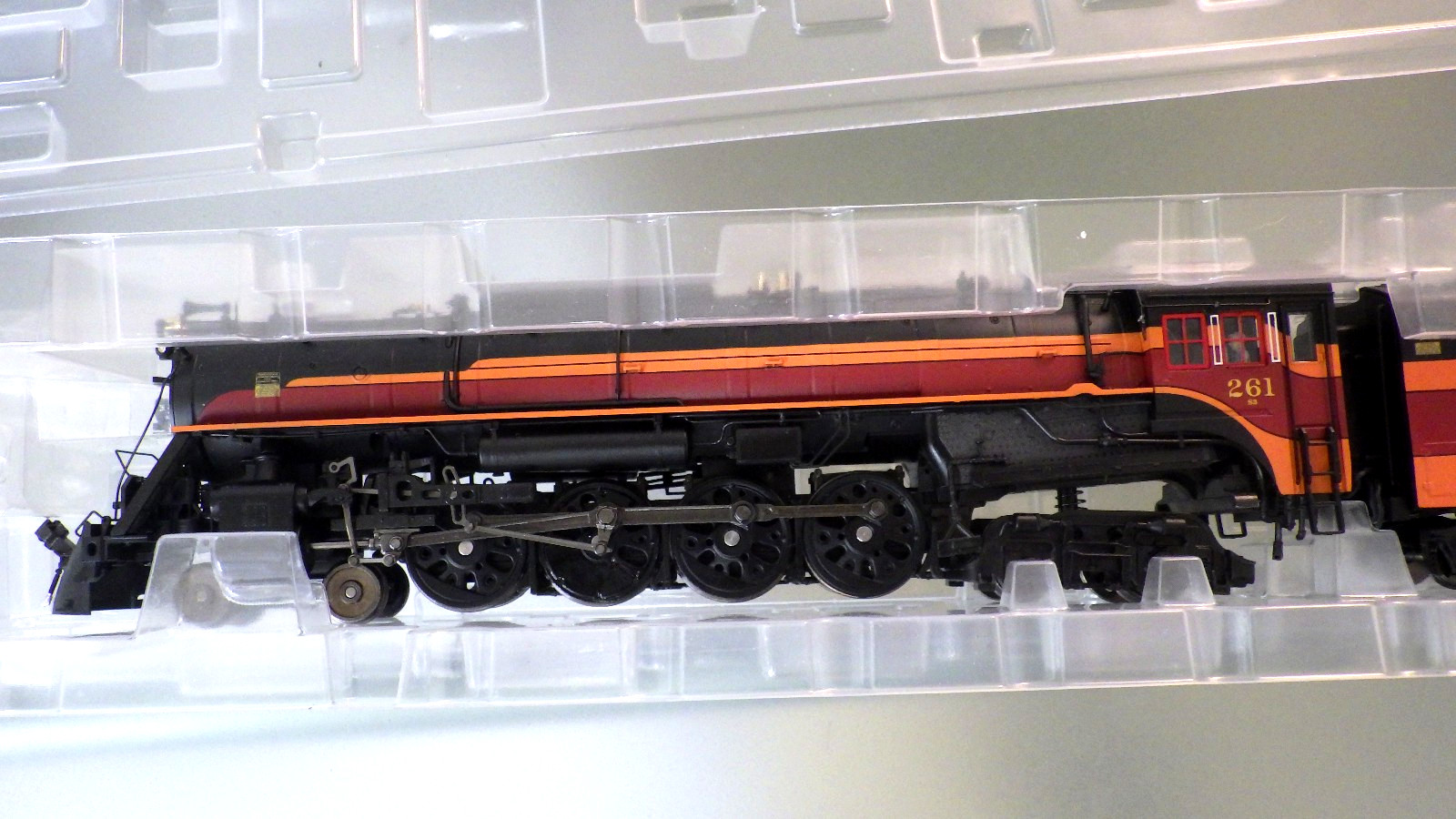HO-Broadway Limited PARAGON4 Milw HIAWATHA S3 4-8-4 Locomotive *Box SOUND/DC/DCC