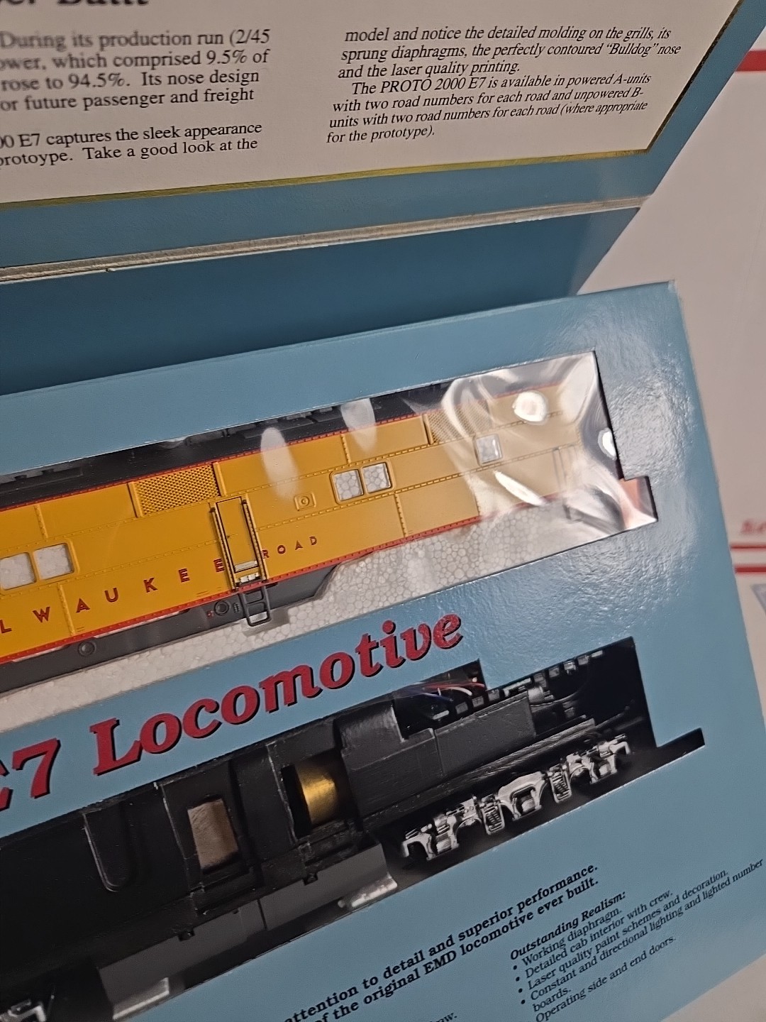PROTO 2000 HO E7 MILWAUKEE ROAD LOCOMOTIVE #18 A-UNIT w/ Mars Light