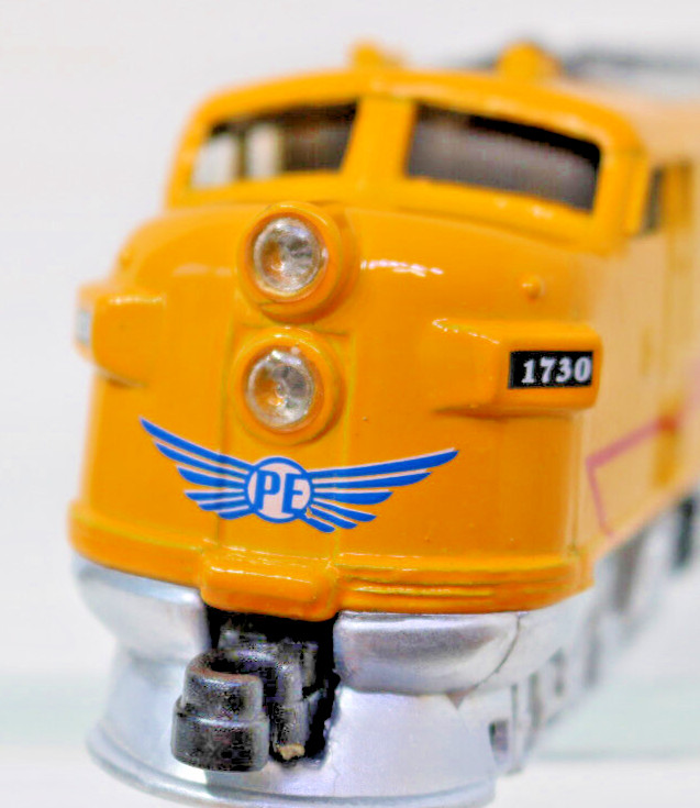 Passenger E-8 Diesel Pacific Express Power Pull Back Yellow &Red 1:36 Scale