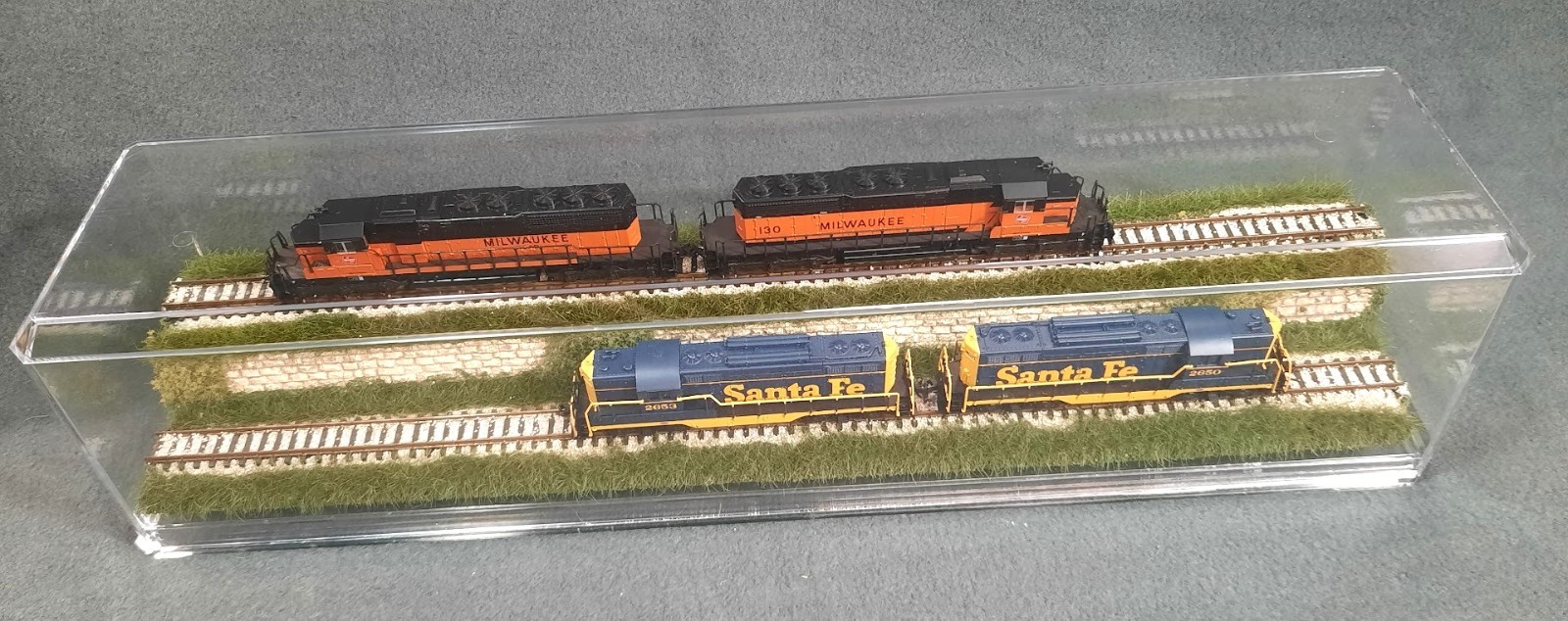 N SCALE 16″ 2-LEVEL TRACK -TALL GRASS-SUMMER SCENE-DISPLAY CASE FOR ANY N TRAINS