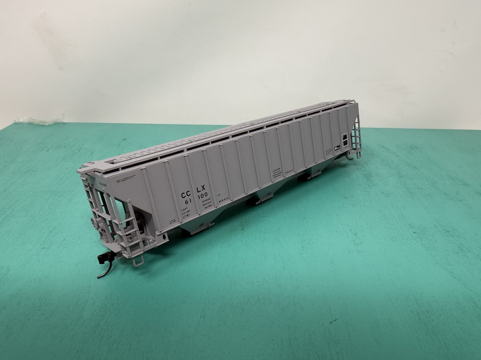 Atlas HO – 4750 Hopper – Missing Trucks No Package – Scoular CCLX