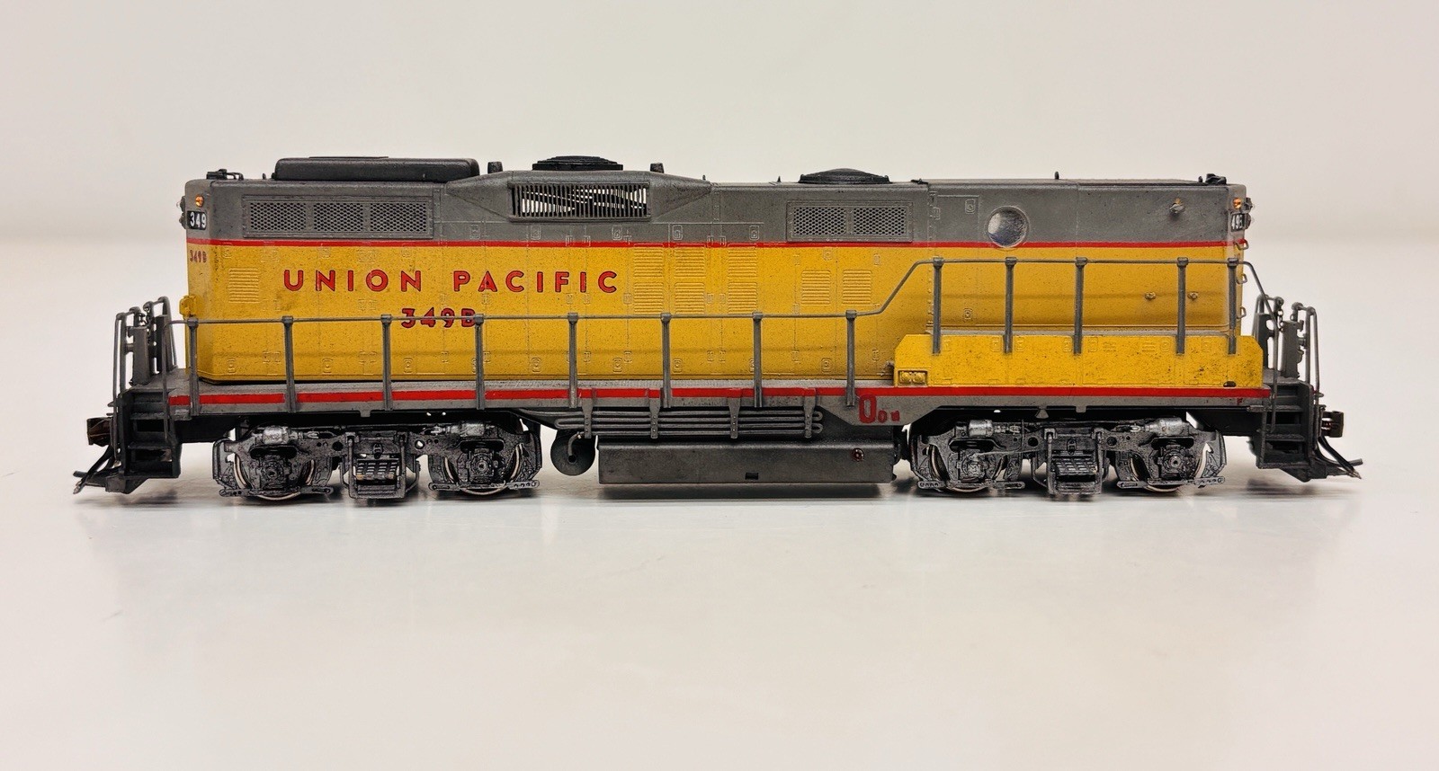 Overland Diamond HO UP Veranda Turbine w/ GP9 Round Tender DCC & Sound OMI-5859