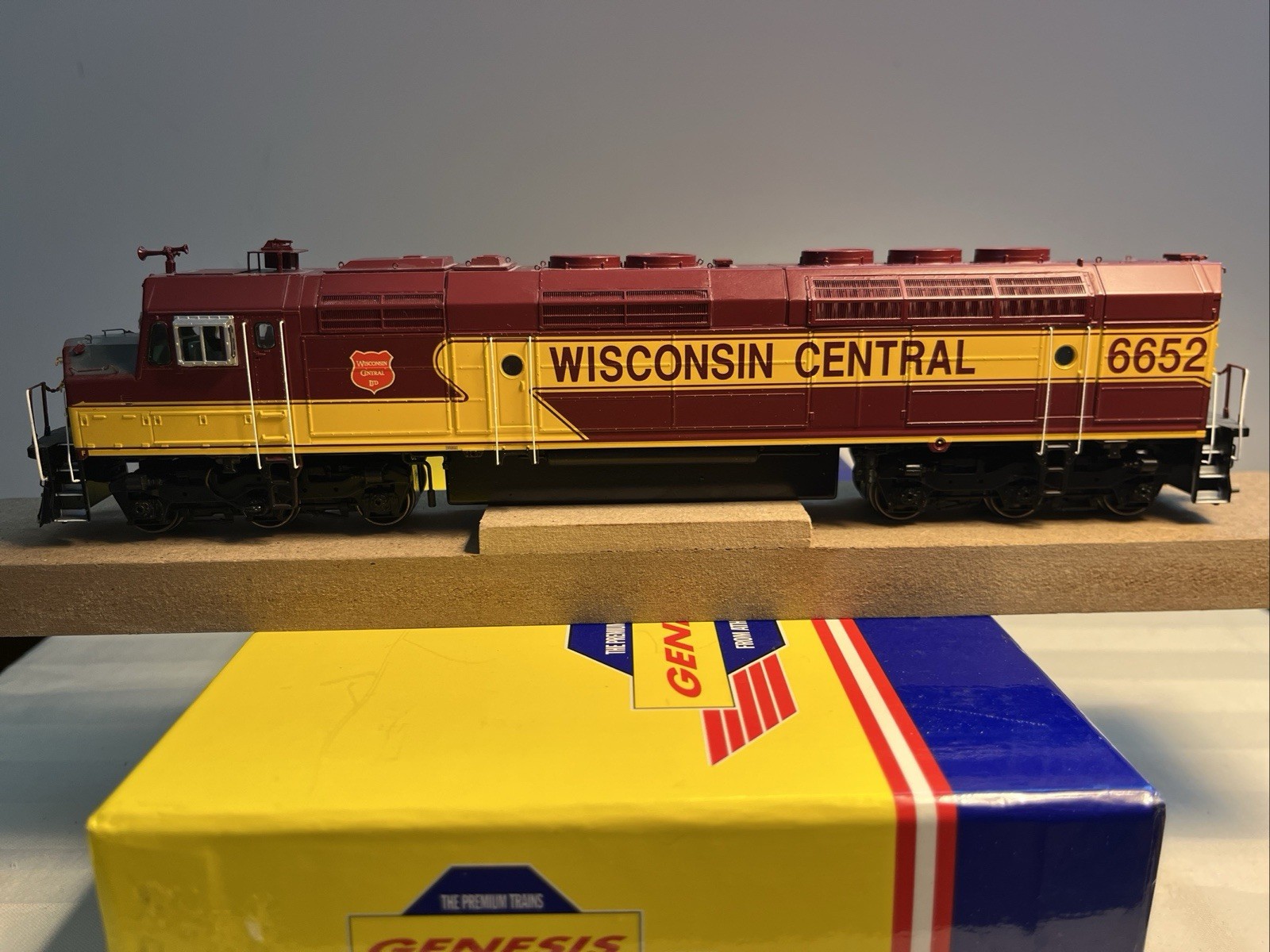 HO Scale Athearn Genesis Wisconsin Central FP45 #6652 DC TESTED